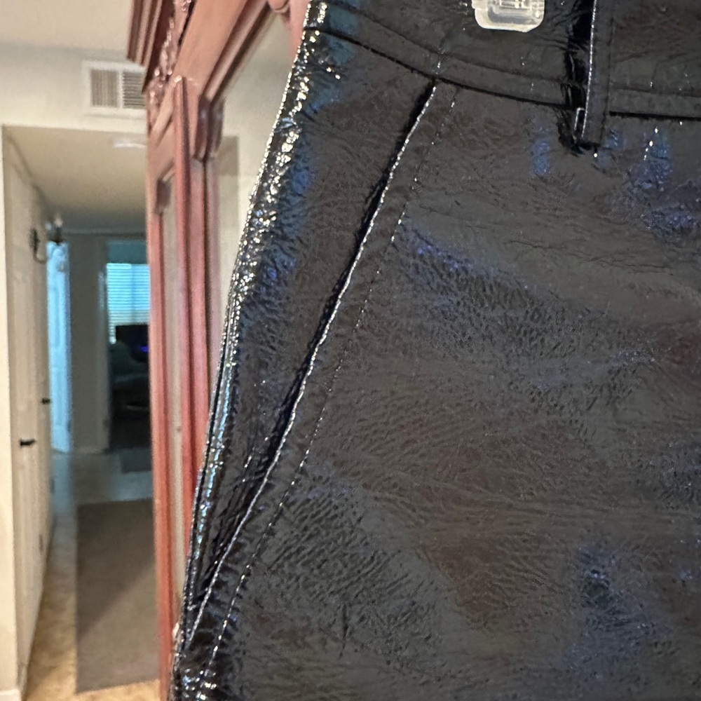 H & M  Crinkle,  Faux Patent Leather Mini Skirt, Front Zipper -Retro Disco- SZ 6 - Picture 2 of 6